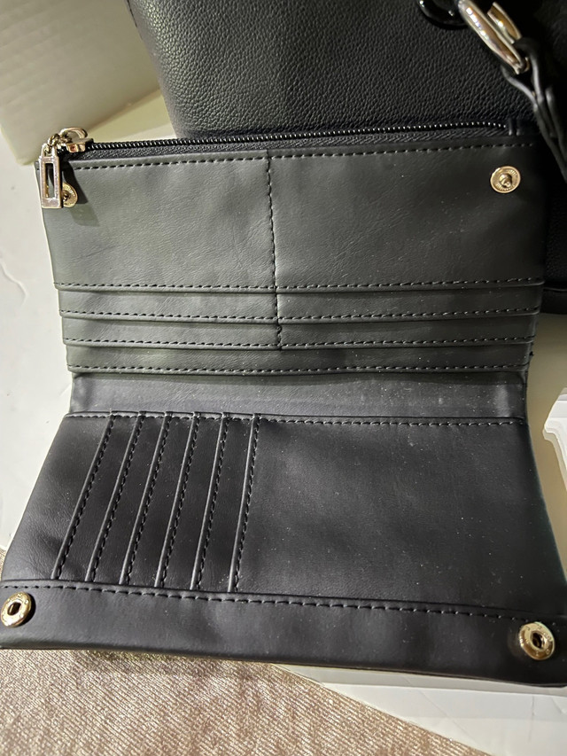  For sale, guess purse, and wallet  in Women's - Bags & Wallets in Oshawa / Durham Region - Image 4