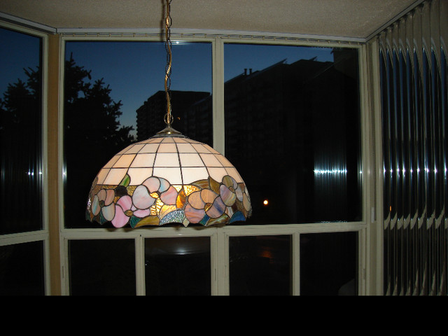 Tiffany Style Stained Glass Pendant Light Fixture in Indoor Lighting & Fans in Oshawa / Durham Region