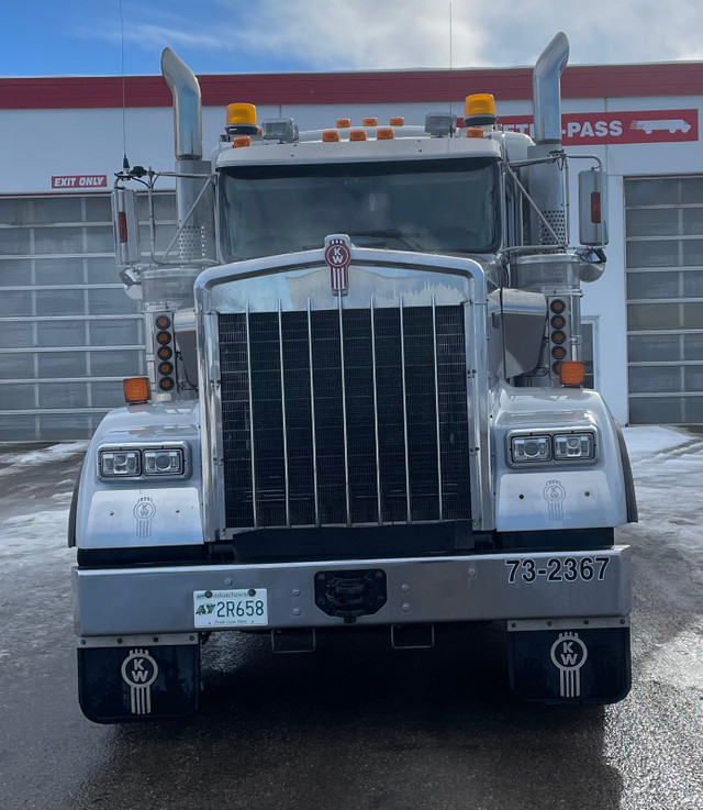 2020 W900B in Heavy Trucks in Saskatoon - Image 2