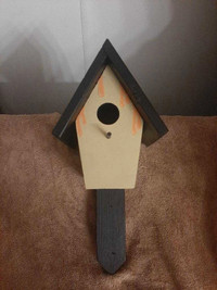 Decorative "Bee Hive" Birdhouse 