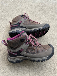 Keen Dry Waterproof Womens Hiking Boots - WORN ONCE