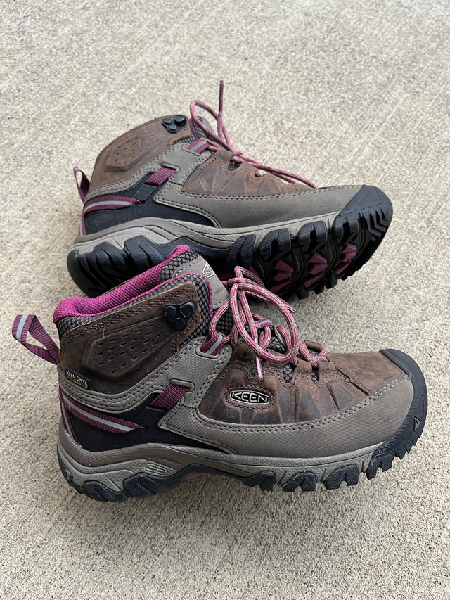 Keen Dry Waterproof Womens Hiking Boots - WORN ONCE in Women's - Shoes in Edmonton