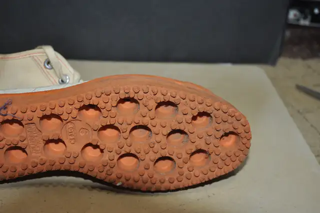 ACTON Wings Broomball sponge Sneakers shoes size 6 vintage Canad in Arts & Collectibles in Victoriaville - Image 10