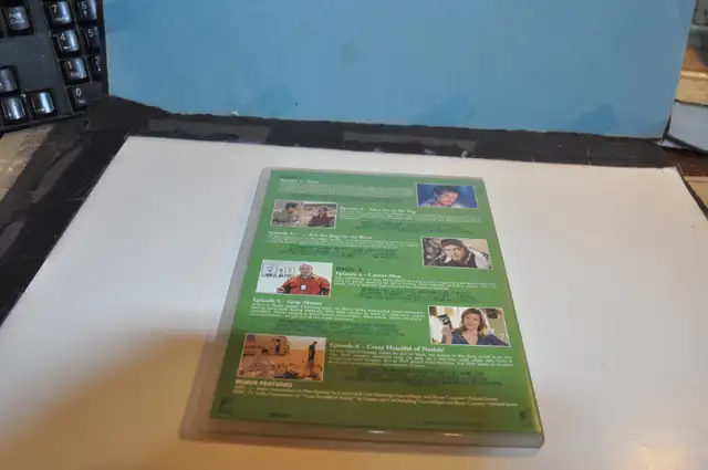 Breaking Bad The Complete first Season 3-disc set DVD tv series in CDs, DVDs & Blu-ray in Victoriaville - Image 9