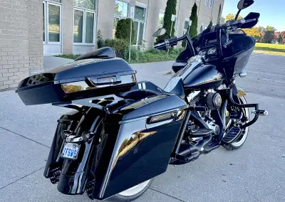 ROAD GLIDE 2016 Harley Davidson Vivid black FLTRX CUSTOM 2016 SHOWROOM CONDITION ✅✅✅✅ 27,000 kms app...