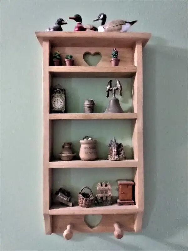 Wooden Shelf and Miniatures in Home Décor & Accents in Mississauga / Peel Region - Image 2