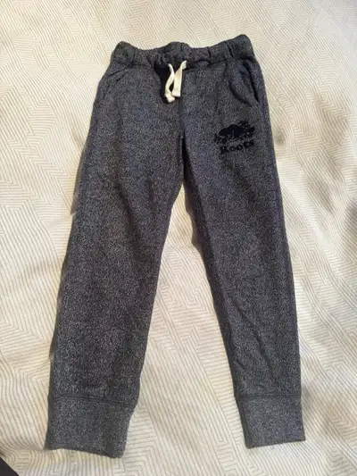 Roots Canada boys sweatpants in navy blue salt pepper. Drawstring. Size 6. Porch pick up only. East...