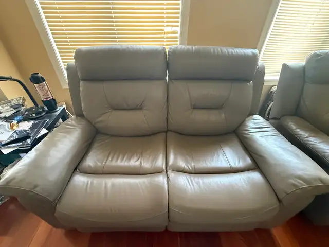 Leather Reclining Sofa Set in Multi-item in Mississauga / Peel Region - Image 3