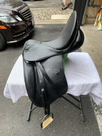 Stubben Maestoso Deluxe Dressage Saddle 17.5”