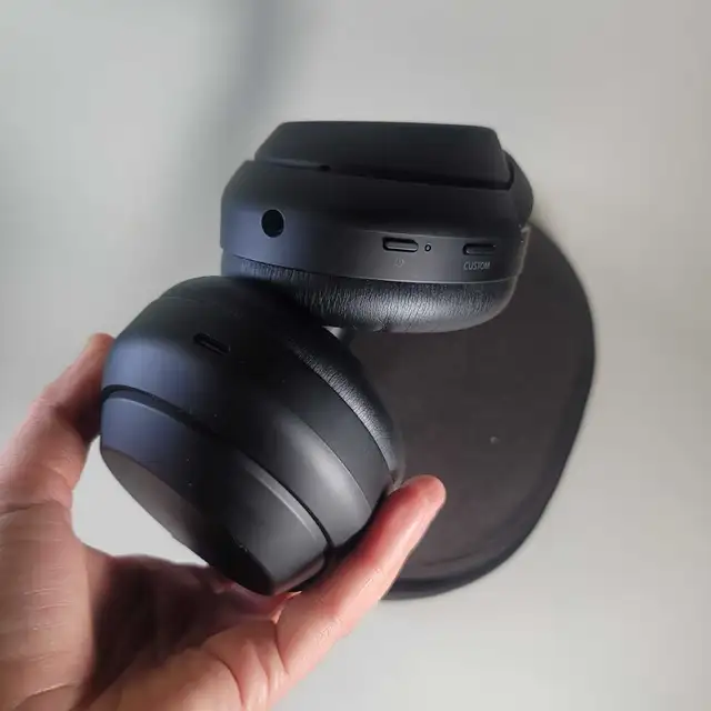 Sony WH-1000XM4 in Headphones in City of Toronto - Image 6