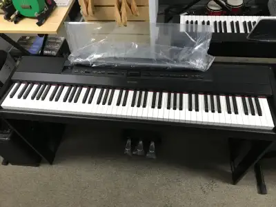 PIANO YAMAHA P525 spécial démo., View more