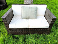 Patio Loveseat w Cushions
