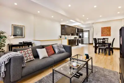 Fully furnished and equiped. Beautifully decorated. Bright and luminous apartment located on the 3 r...