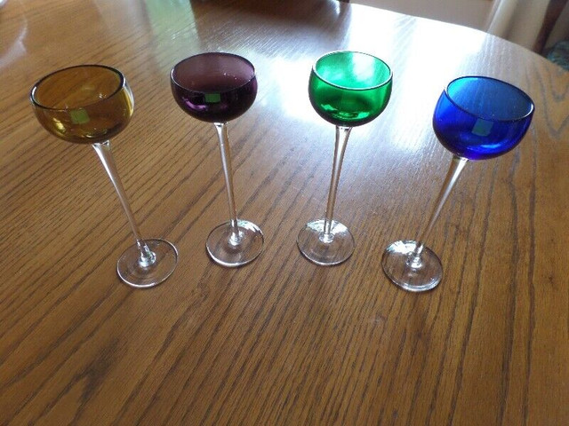 4 mini wine glass tealight holders in Home Décor & Accents in Sarnia