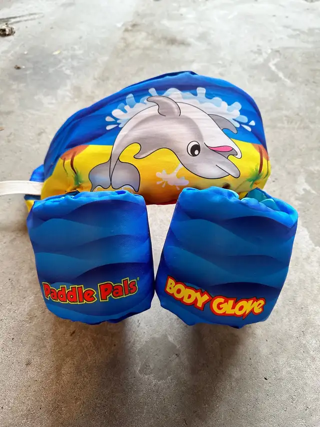 Body Glove Kids' Paddle Pals Patented Swim Jacket in Water Sports in City of Toronto - Image 2