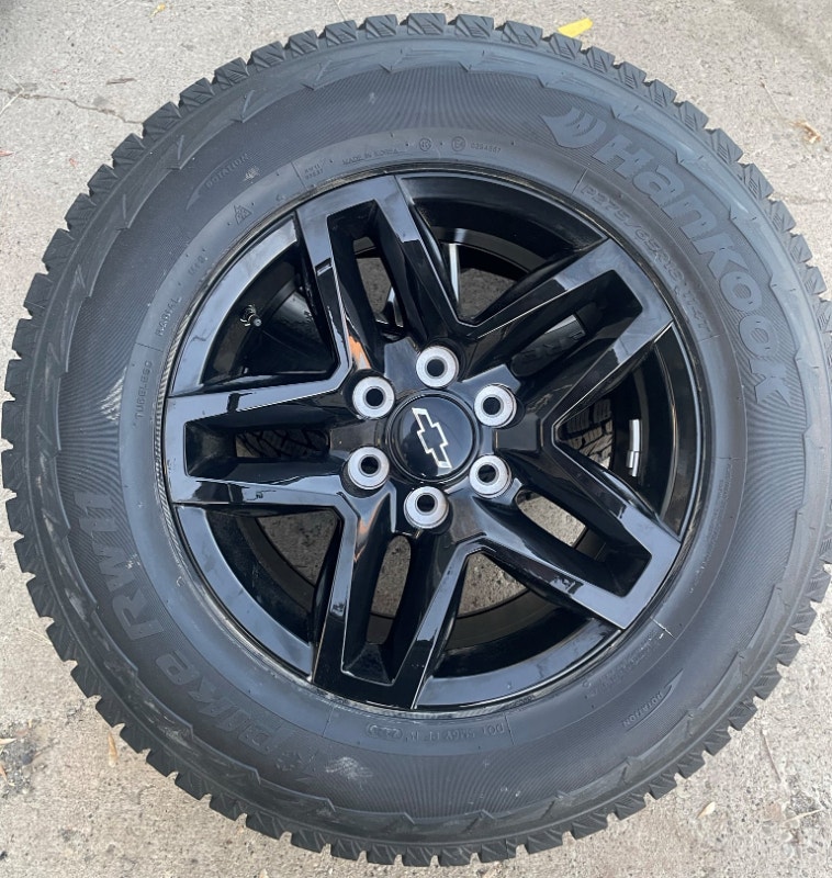 2023 Chevy GMC rims and 275/65/18 Hankook iPike Winter Tire Tires