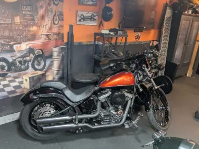 2011 Harley Davidson blackline ...this retro Harley was made for 3 years only 96 cu engine 6 speed 2...