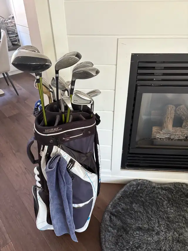 women’s right handed golf set and bag  in Golf in Guelph - Image 2