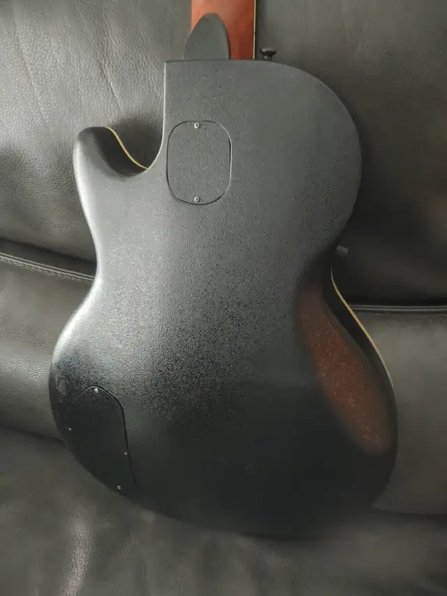 Ovation Celebrity Viper CV-68 Acoustic Electric Guitar in Guitars in West Island - Image 6