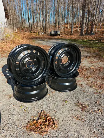 Steel wheels. Excellent condition. 16X7, 6X139.7 PCD 15 Offset 106.1 Centerbore Thanks For looking!