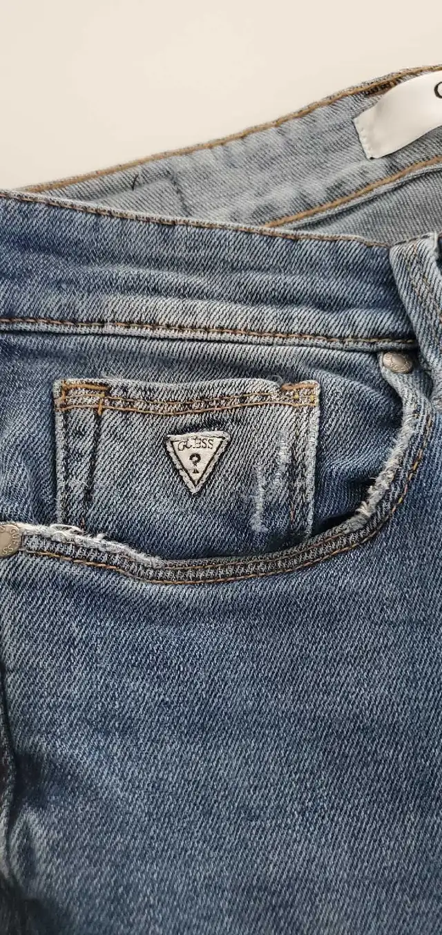 Guess Jeans 30x32 in Women's - Bottoms in Barrie - Image 5