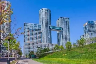 Stunning 3-Bedroom Townhouse In The Heart Of Downtown Toronto!3 Full-Sized Bathroom,1768 Sqf plus 16...