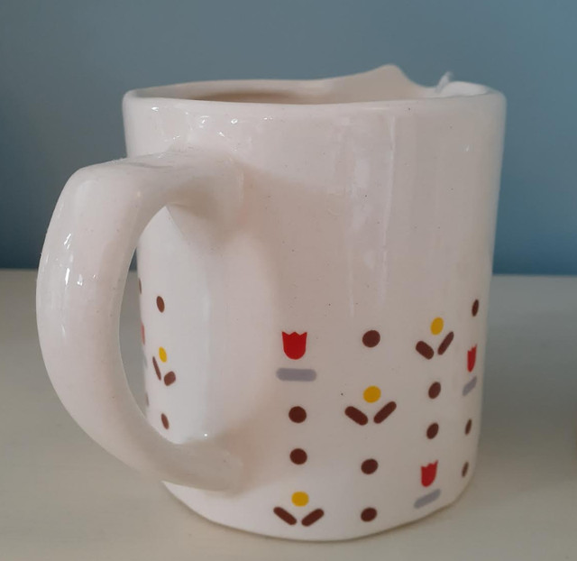 Vintage 1970s tulip floral printed creamer and lidded sugar dish in Arts & Collectibles in Markham / York Region - Image 2