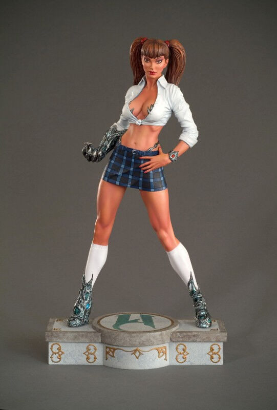 WITCHBLADE Schoolgirl statue - CS Moore Studio dans Jouets et jeux  à Laval/Rive Nord - Image 3