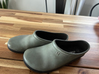Size 9 Women's Sloggers Garden Clogs/Shoes 