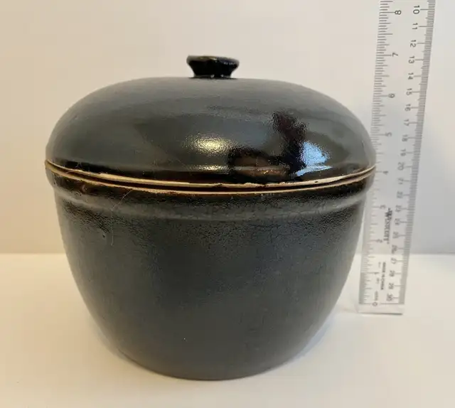 Glazed Ceramic Pot with Lid (New) in Kitchen & Dining Wares in Delta/Surrey/Langley - Image 2