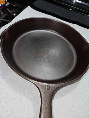 Antique No 10 Wagner Ware Cast Iron Pan - Stylized Logo in Arts & Collectibles in Belleville - Image 2