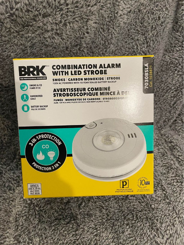 Hardwired Combination Smoke and Carbon Monoxide Detector Strobe in Other in Kitchener / Waterloo