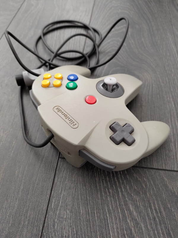 Nintendo 64 - OEM Grey Controller (Min. Yellowing + Loose Joy) in Older Generation in Burnaby/New Westminster - Image 4