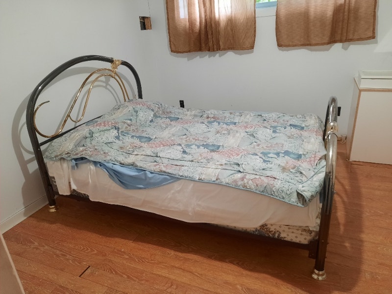 Lit double à vendre Lits et matelas Longueuil/Rive Sud Kijiji