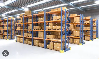 Installateur d'équipments industriels pour les entrepots