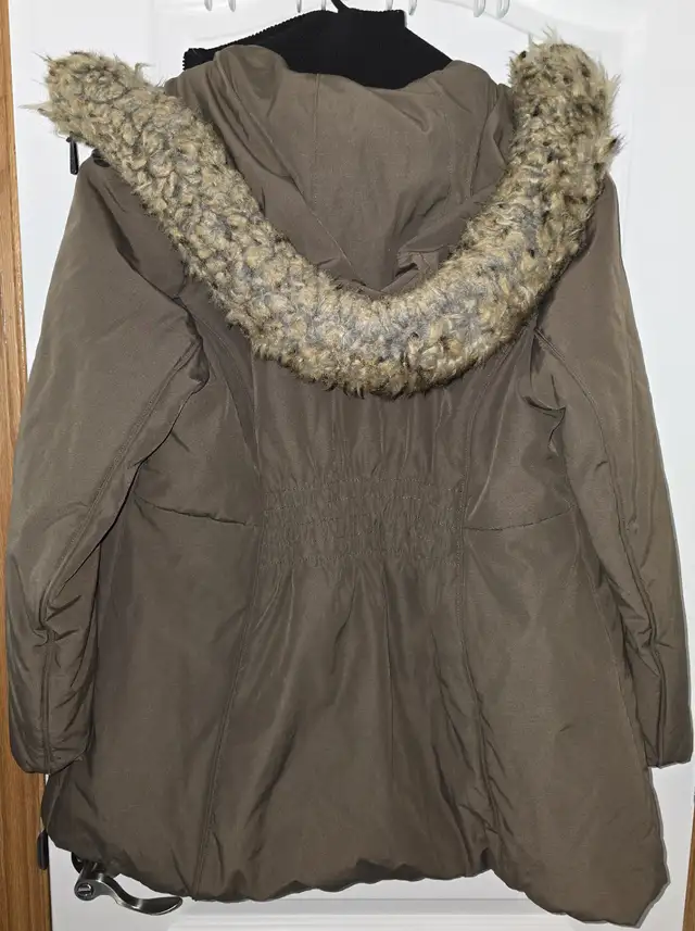 Alia Hooded Winter Jacket for Women in Women's - Tops & Outerwear in Calgary - Image 3