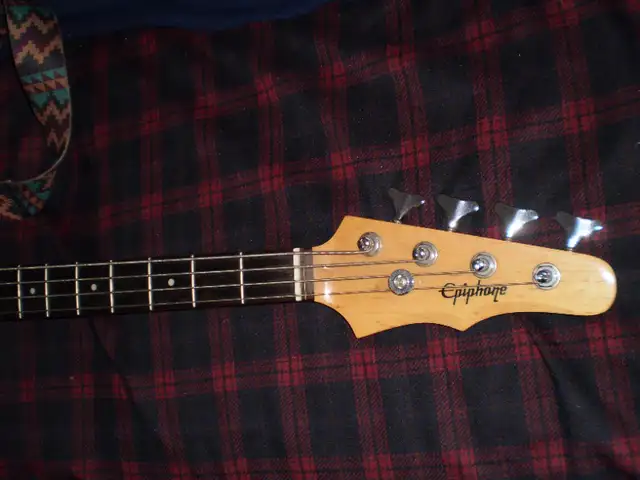 Guitars, Amps  and Stand - Hasbro Fender Epiphone Washburn in Amps & Pedals in City of Toronto - Image 7