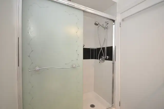 $875 - 1 Bedroom in a 3br apartment, Sandy Hill -UOttawa in Other in Ottawa - Image 5