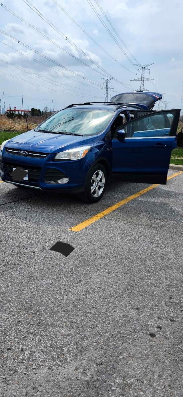 2015 Ford Escape AWD in Cars & Trucks in Markham / York Region - Image 3