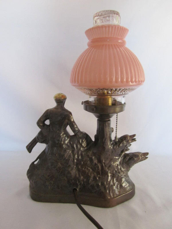 Vintage Lampe Art déco Lamp '' The Hunter '' Lampe de table bron dans Art et objets de collection  à Lac-Saint-Jean - Image 3