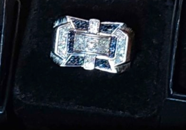 Mens 14K White Gold 1.00CTW Black/White Diamond J Sl1 Cross Ring in Jewellery & Watches in Hamilton