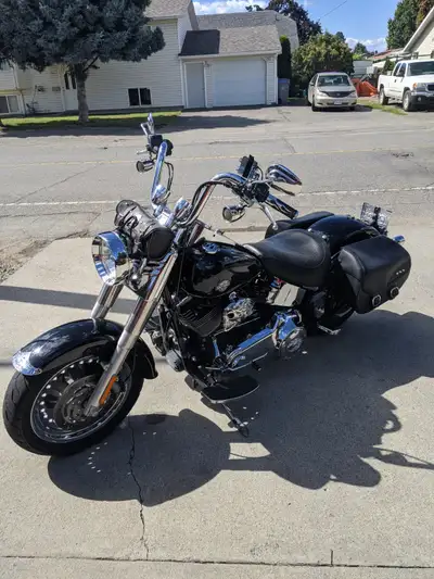 This pre-owned Harley-Davidson Fatboy is a classic cruiser that combines iconic style with a powerfu...