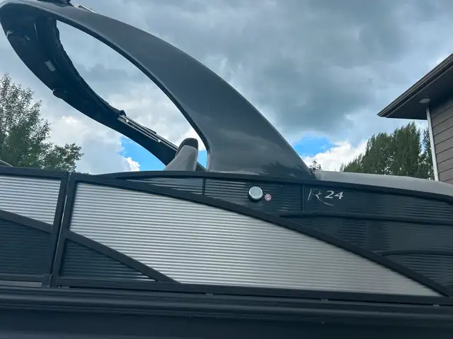 Bennington Pontoon Boat in Powerboats & Motorboats in Edmonton - Image 10