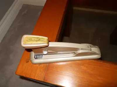 Heavy duty classic stapler. Works great. Beige colour. Easy to use load and release. Great for home...
