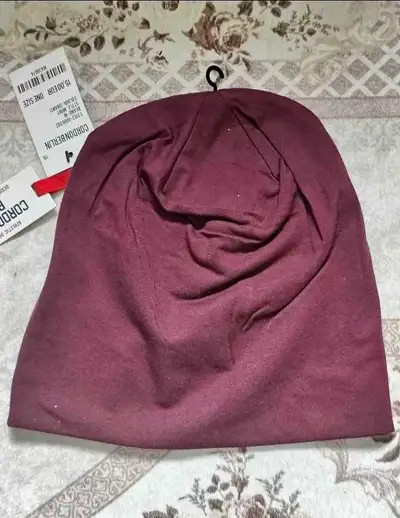 Bonnet slouchy bordeaux neuf avec étiquettes Burgundy slouchy, View more