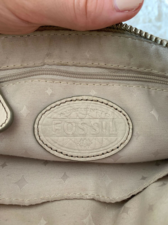 Fossil Crossbody Bag/Purse in Women's - Bags & Wallets in Red Deer - Image 3
