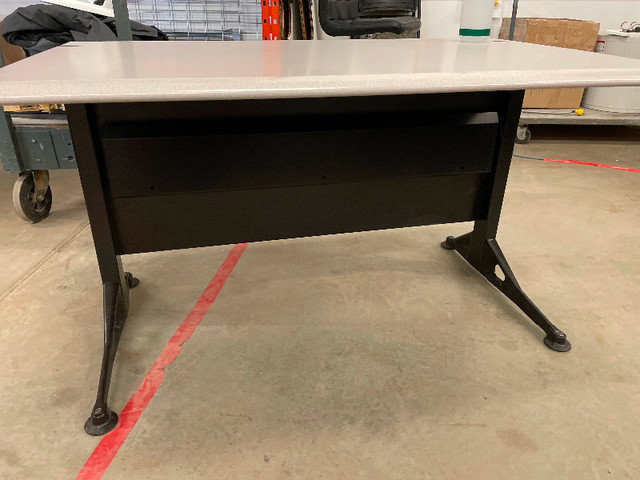 Tech desk with board to hide cables in Desks in Calgary - Image 2