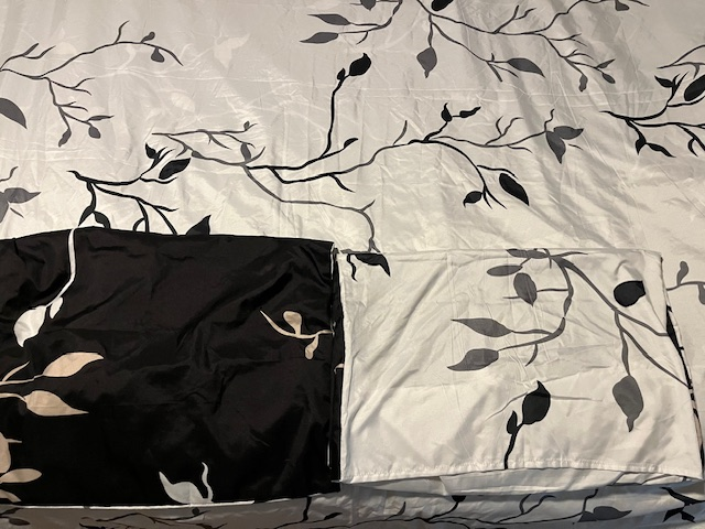 Reversible Duvet Cover - Queen Set in Bedding in Ottawa - Image 10