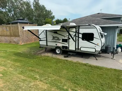2018 Jayco SLX 174BH $16,999 This trailer is perfect for a couple, or family with two young children...