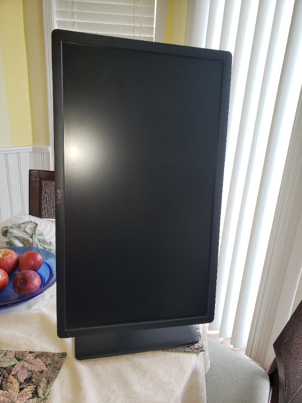 Dell 24" LCD Monitor in Other in Markham / York Region - Image 3